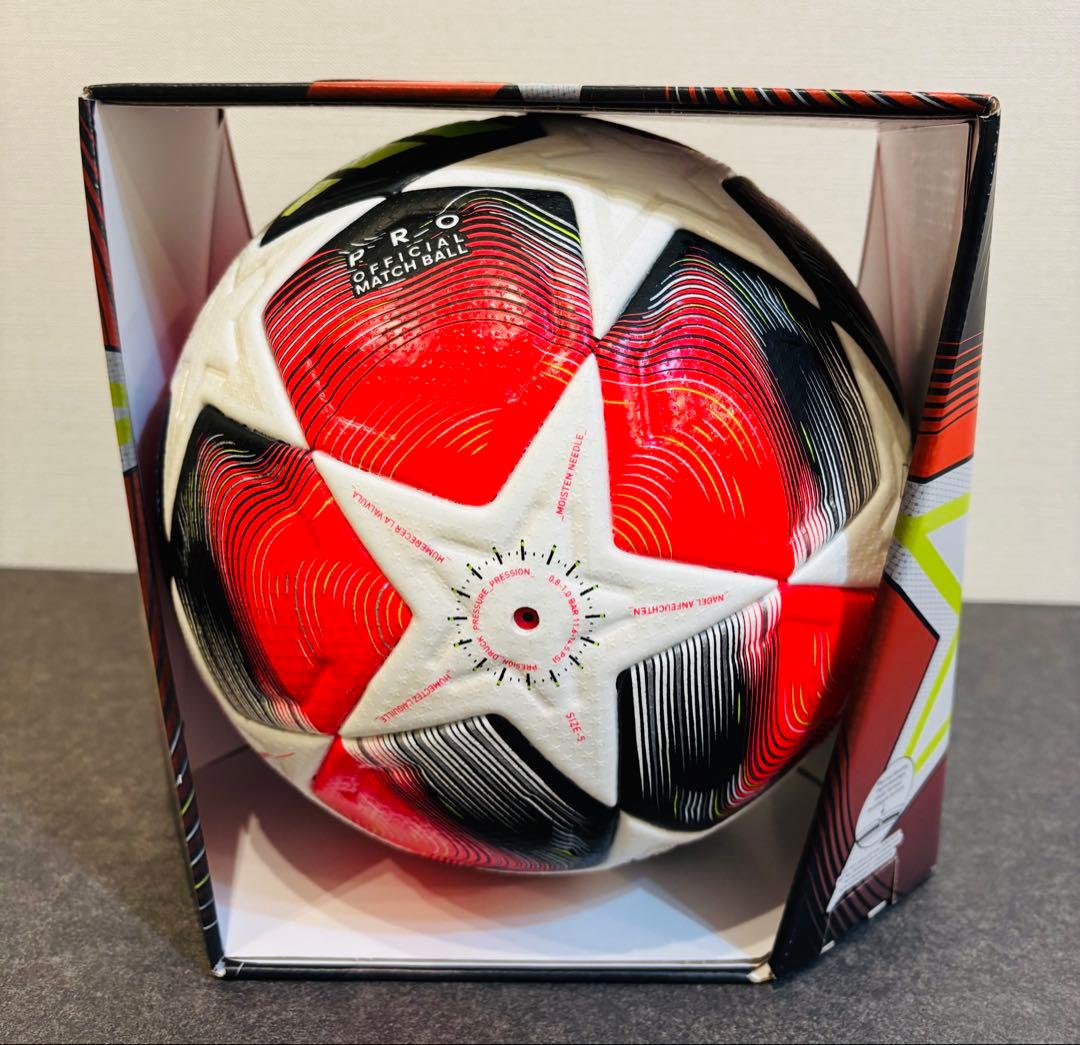 アディダス　サッカーボール　Champions League 公式球　5号球