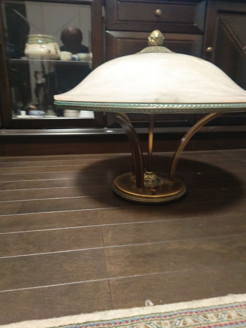 残りの1台、大塚家具で購入したシーリング灯です。1基186,000円、写真追加