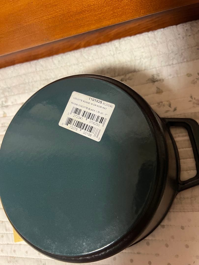 新品未使用　STAUB ストウブ ココット ラウンド 18cm ブラック 鋳物鍋