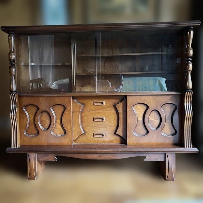 サイドボード　飾り棚　食器棚　木製　茶色　ブラウン　昭和レトロ　レトロ