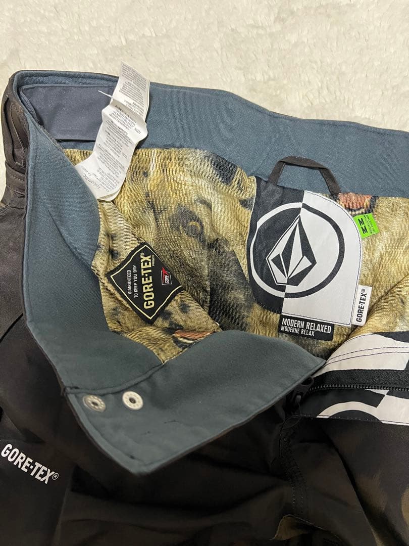 【極美品】VOLCOM レオパード柄 スノーボードウェア　セットアップ