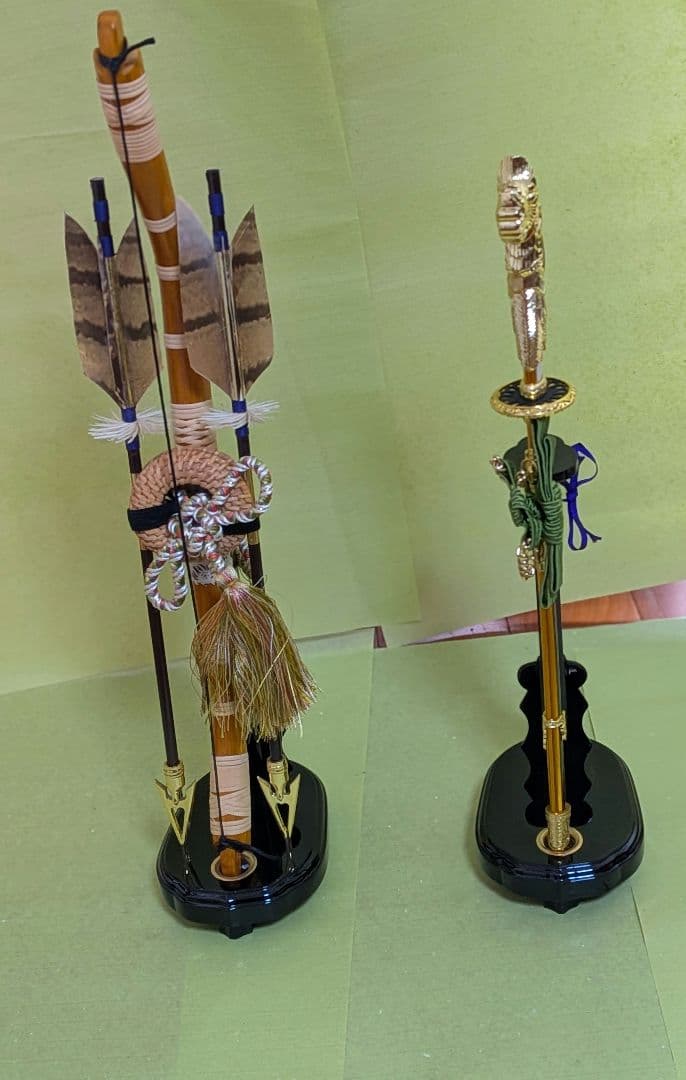 五月人形平飾り　武人作8号　木彫箔押竜　朱赤糸縅　屏風セット