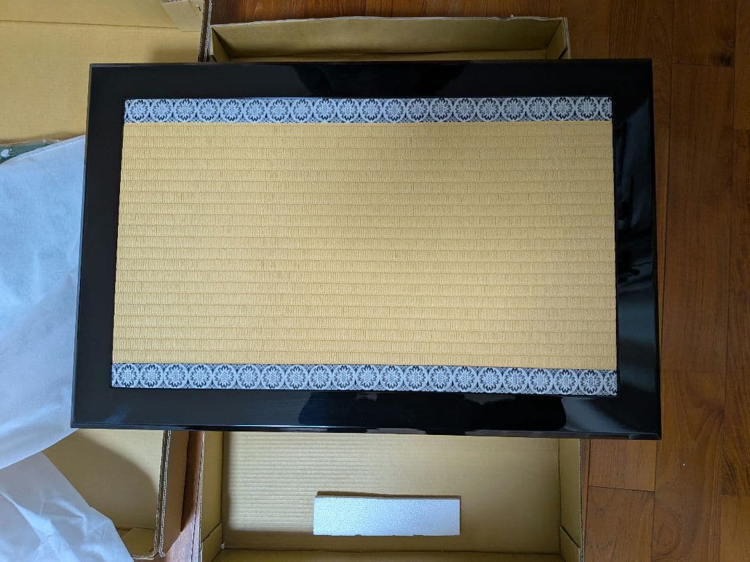 五月人形平飾り　武人作8号　木彫箔押竜　朱赤糸縅　屏風セット