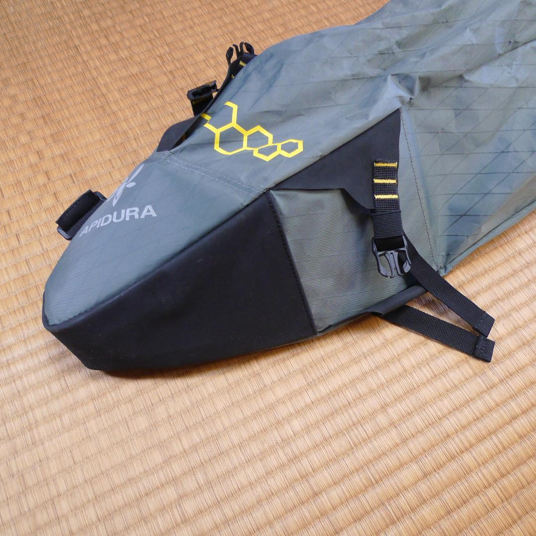 サドルバック　APIDURA　SADDLE BAG　コンパクト　11L　グレー色