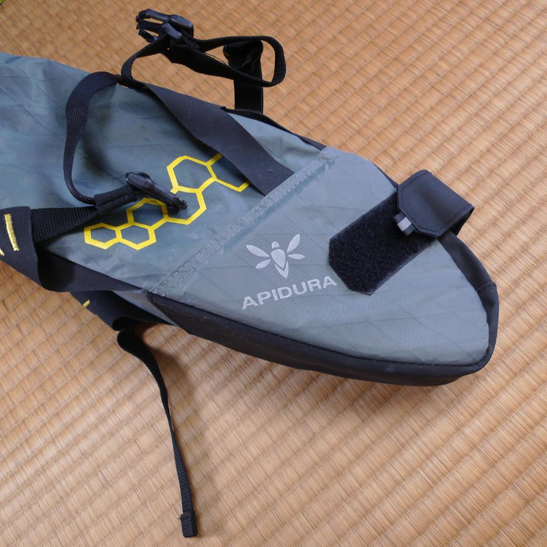 サドルバック　APIDURA　SADDLE BAG　コンパクト　11L　グレー色