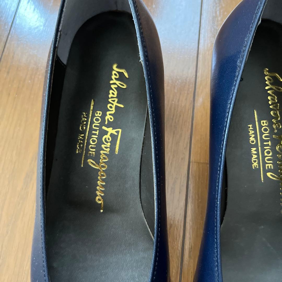 Salvatore Ferragamo ヴィラリボン付きパンプス　ネイビー