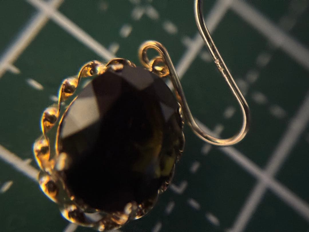 18金 モルダバイト ピアス K18