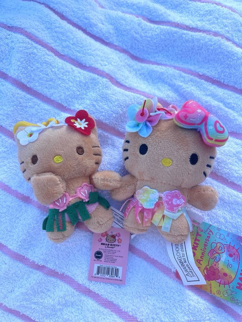 新品.買い付け　Hawaii 日焼けキティ　キーホルダー