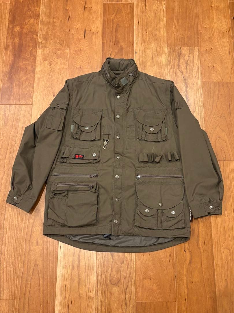 フェールラーベン FJALL RAVEN 多ポケット ミリタリージャケットカーキ