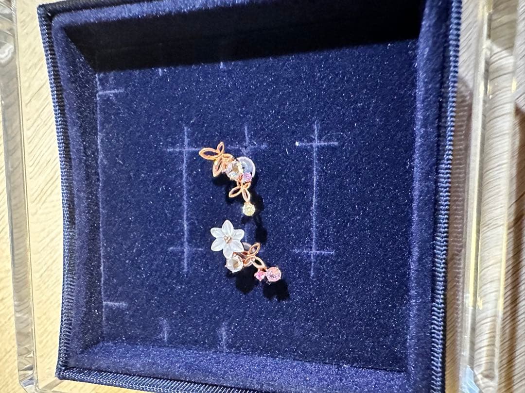 SAMANTHA SILVA 花、蝶のモチーフピアス、ピアスケース付き
