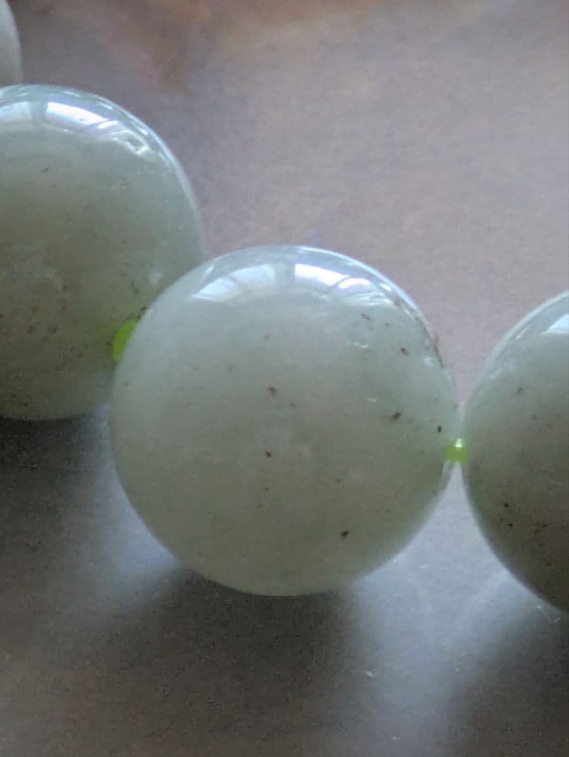 天然糸魚川翡翠ブレスレット　12ミリ玉　ミルキーグリーン　国石