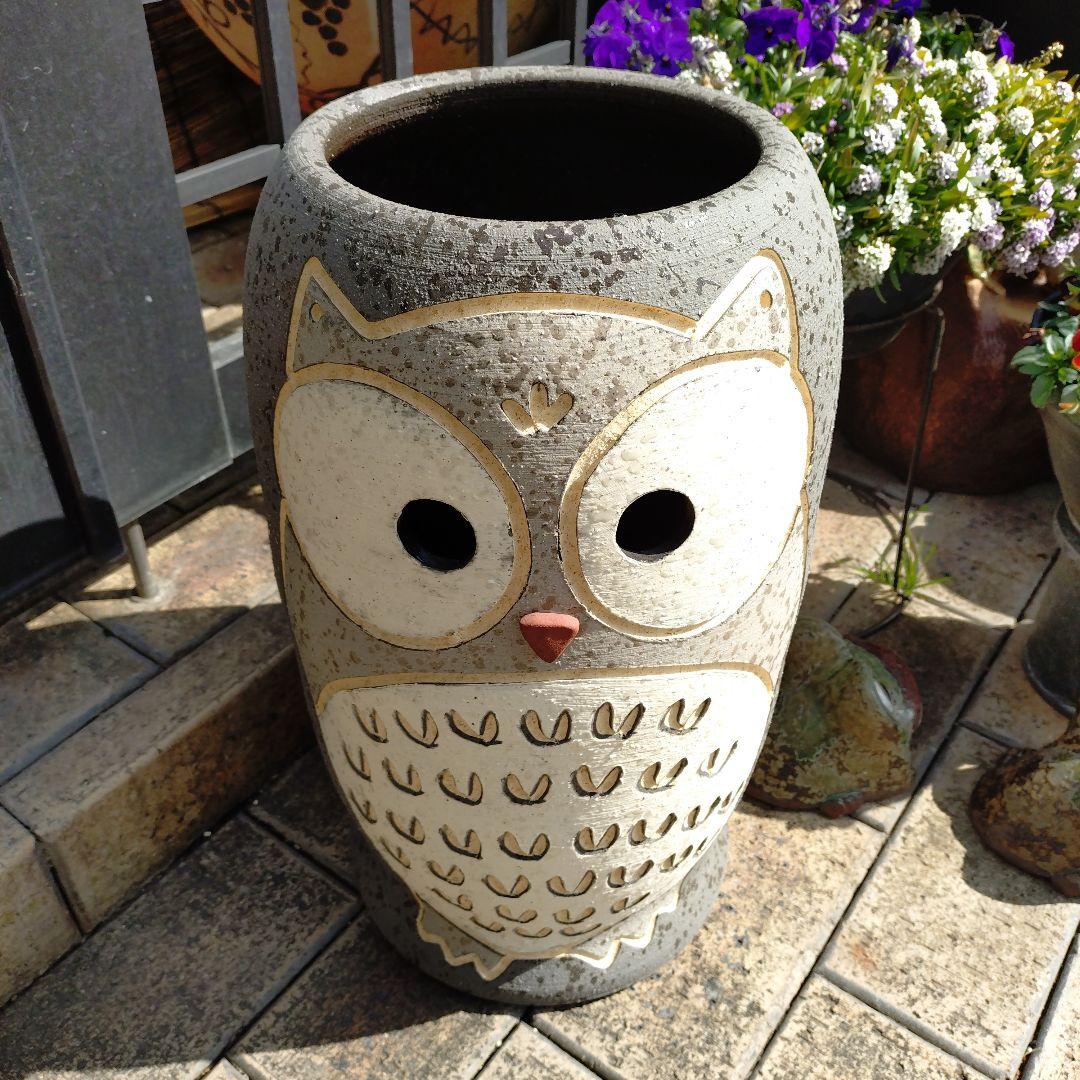 信楽焼　ふくろう彫傘立て