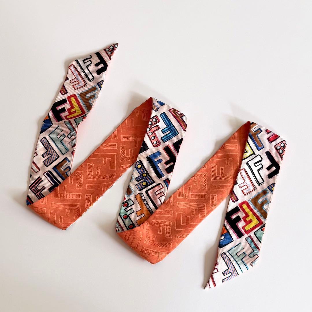 美品　FENDI　フェンディ　ズッカ　FFロゴ　マルチカラー　ラッピー　スカーフ