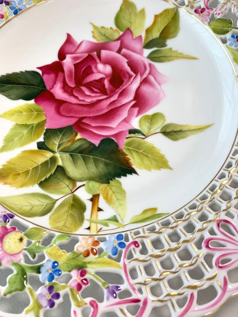 【HEREND】薔薇　プレート　ピアス