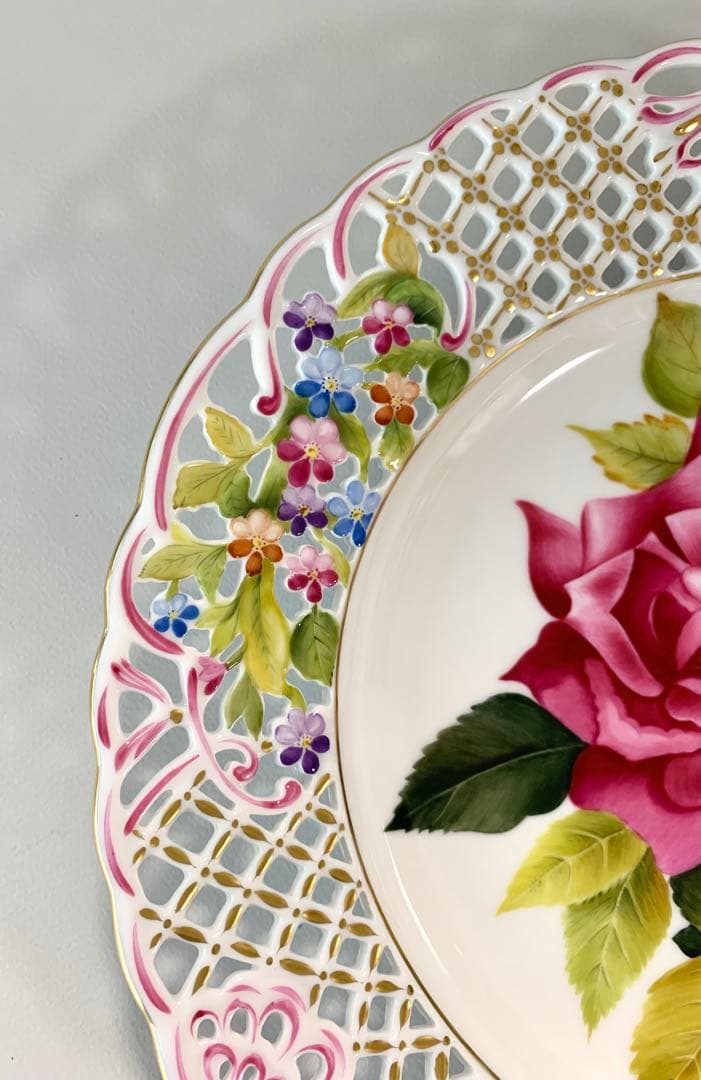 【HEREND】薔薇　プレート　ピアス