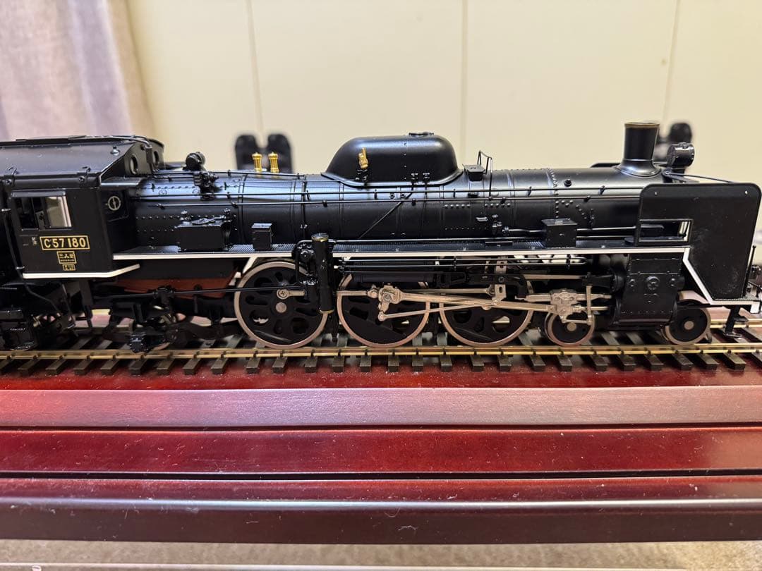 C57形180号機蒸気機関車 1/45 展示ケース付