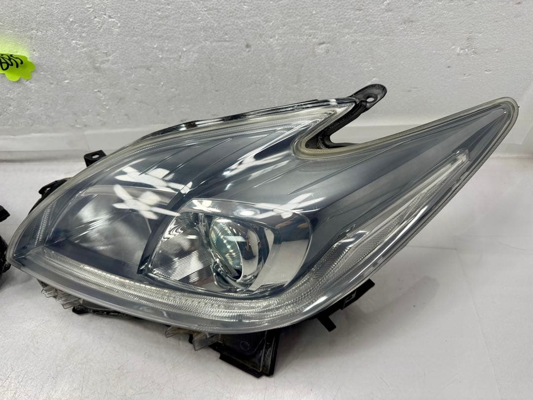 プリウス ZVW30 30 後期 S純正 HID ヘッドライト 左右セット