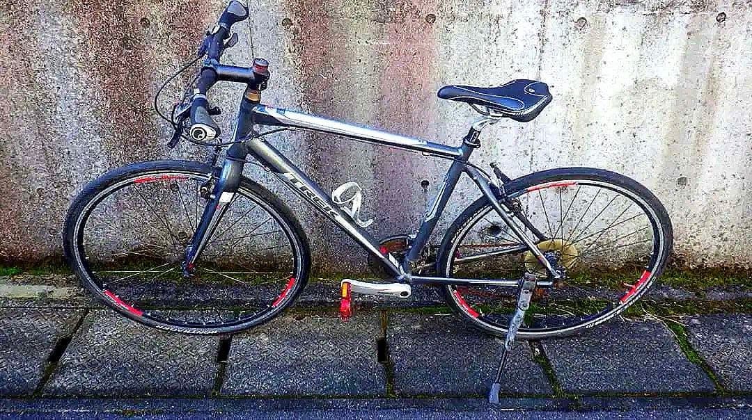 TREK FXシリーズ　7.4　FX　アルミフレーム クロスバイク　定価7万円程