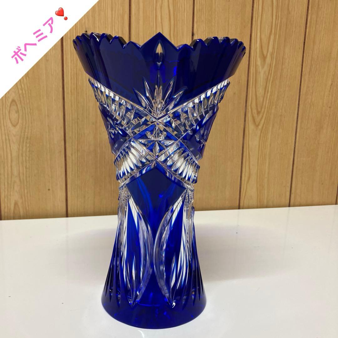 ESV034 【未使用】KAMAYチェコ製ボヘミアグラス、青被せハンドカット花瓶