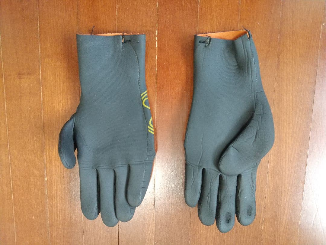 【更に最終値下げ】アックス セミドライウェットスーツ FCSのグローブおまけ付