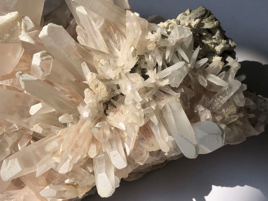 1.6キロ　マニカラン　水晶　クラスター