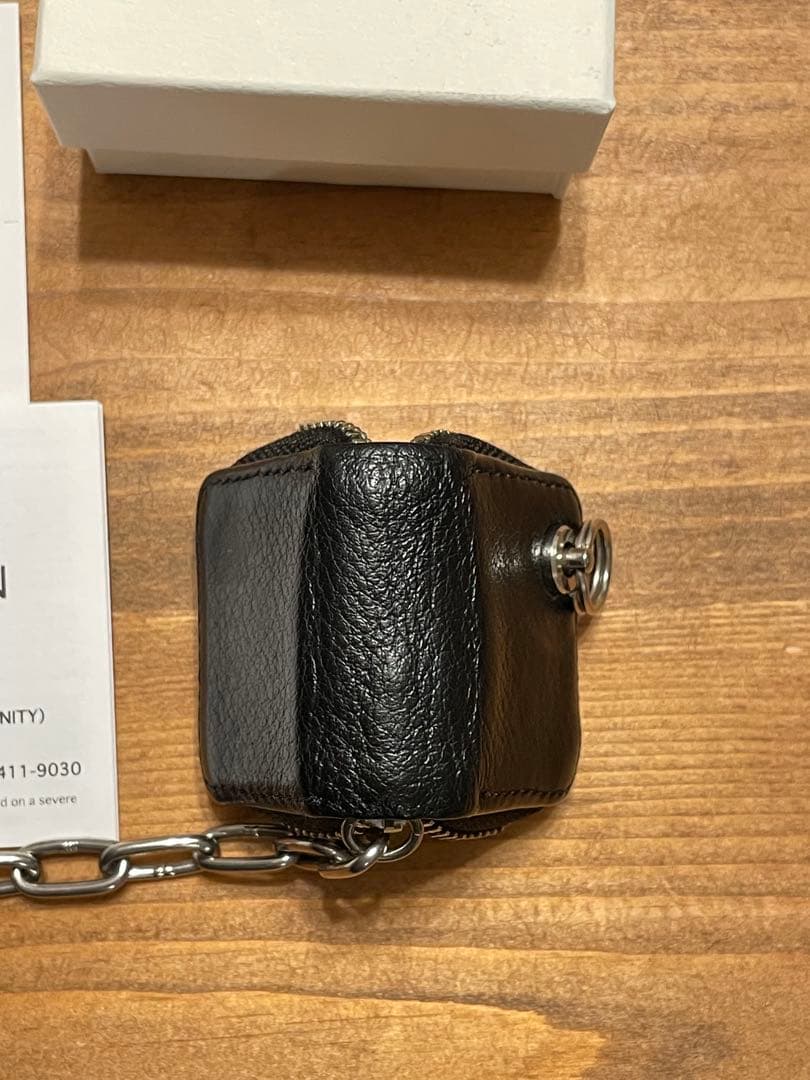 世界最小級のレザーウォレットチャーム　ブラックレザーケース チェーン付き
