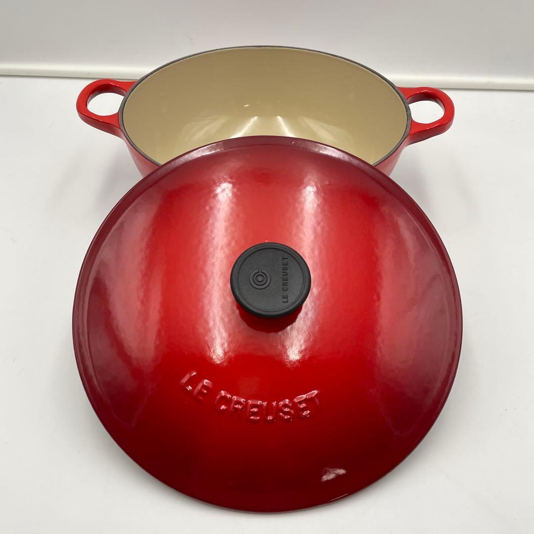美品　LE CREUSET マルミット　22cm チェリーレッド 両手鍋