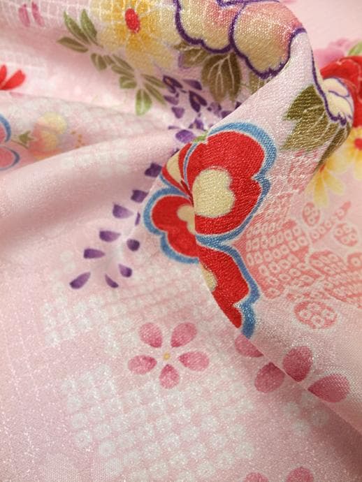 七五三やお祝い着 四つ身 ７歳 女の子 振袖 着物 薄桃色系4519【中古】