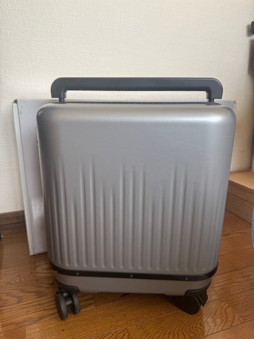 【美品】VELO 3サイズ調整3-in-1 拡張型スーツケースmakuake