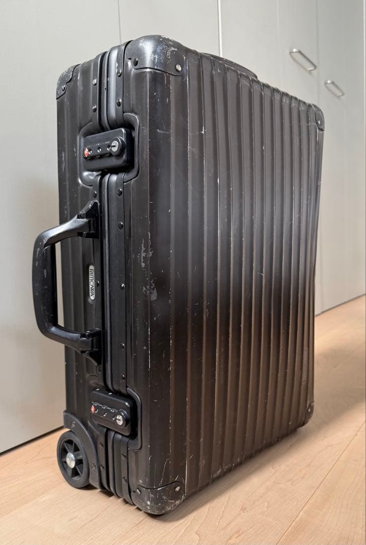 リモワ 機内持込可　クラシク黒アルミキャリーケース