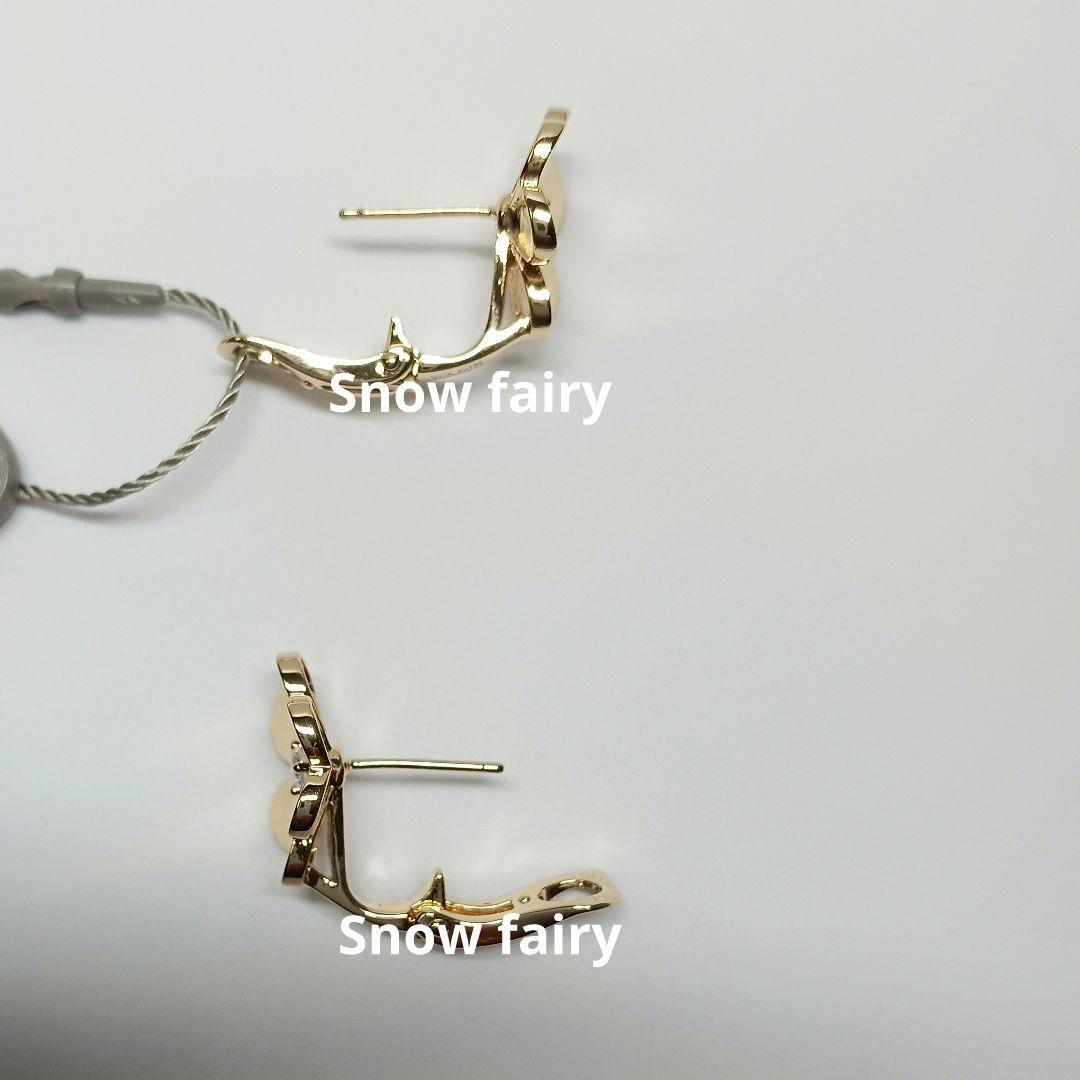 ハイクオリティ　1ストーン付き三つ葉ピアス　　フラワーピアス　YG