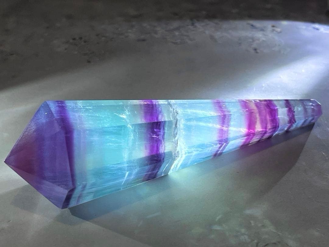 マルチカラー✿*:・キャンディフローライト　蛍石　ラフストーン　原石　ポイント