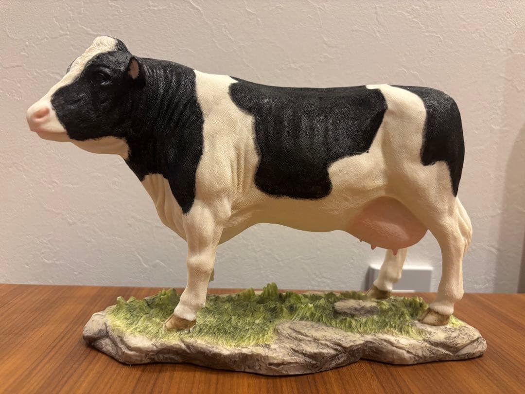 【希少】リアルな牛の置物　フィギュア　ホルスタイン