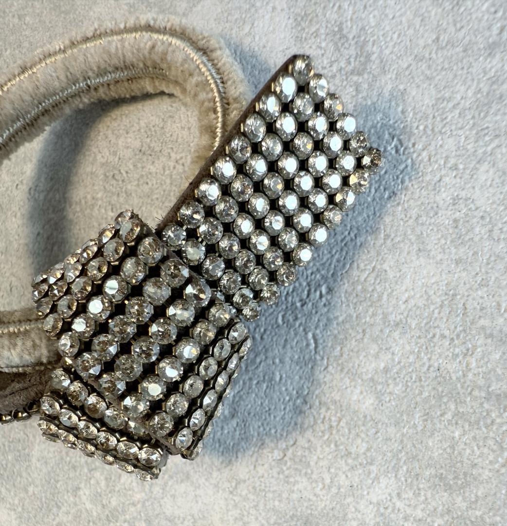 【acca】ドレスポニー　ヘアゴム リボンモチーフ ラインストーン グレージュ