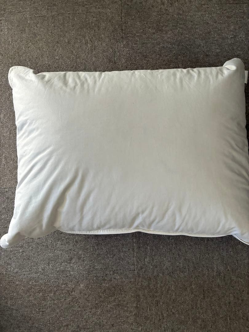 羽毛ピロー　1つ　シェラトングランデ東京ベイ　枕　羽毛　ホテル
