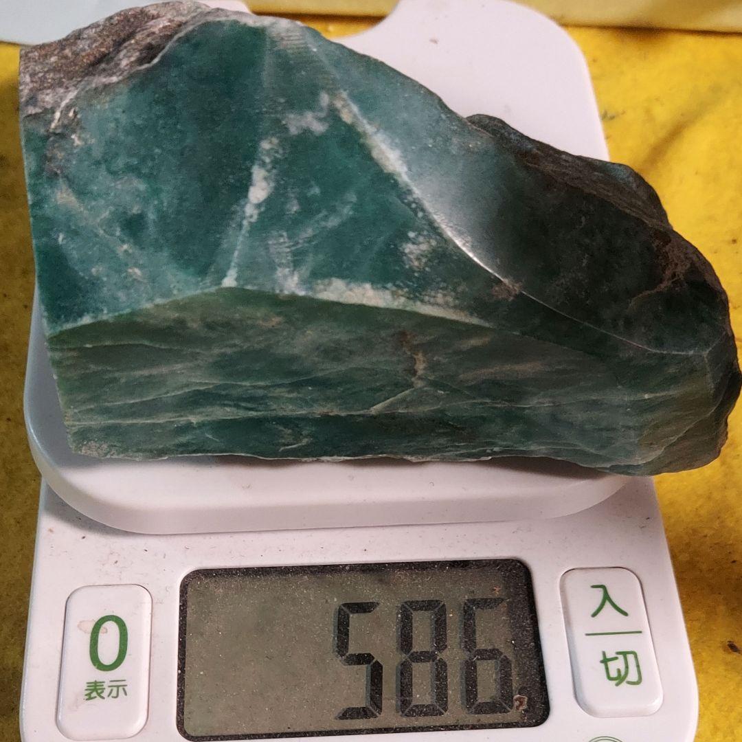大きく綺麗でカッコイイ！インド翡翠 アベンチュリン 原石 半面磨き 124