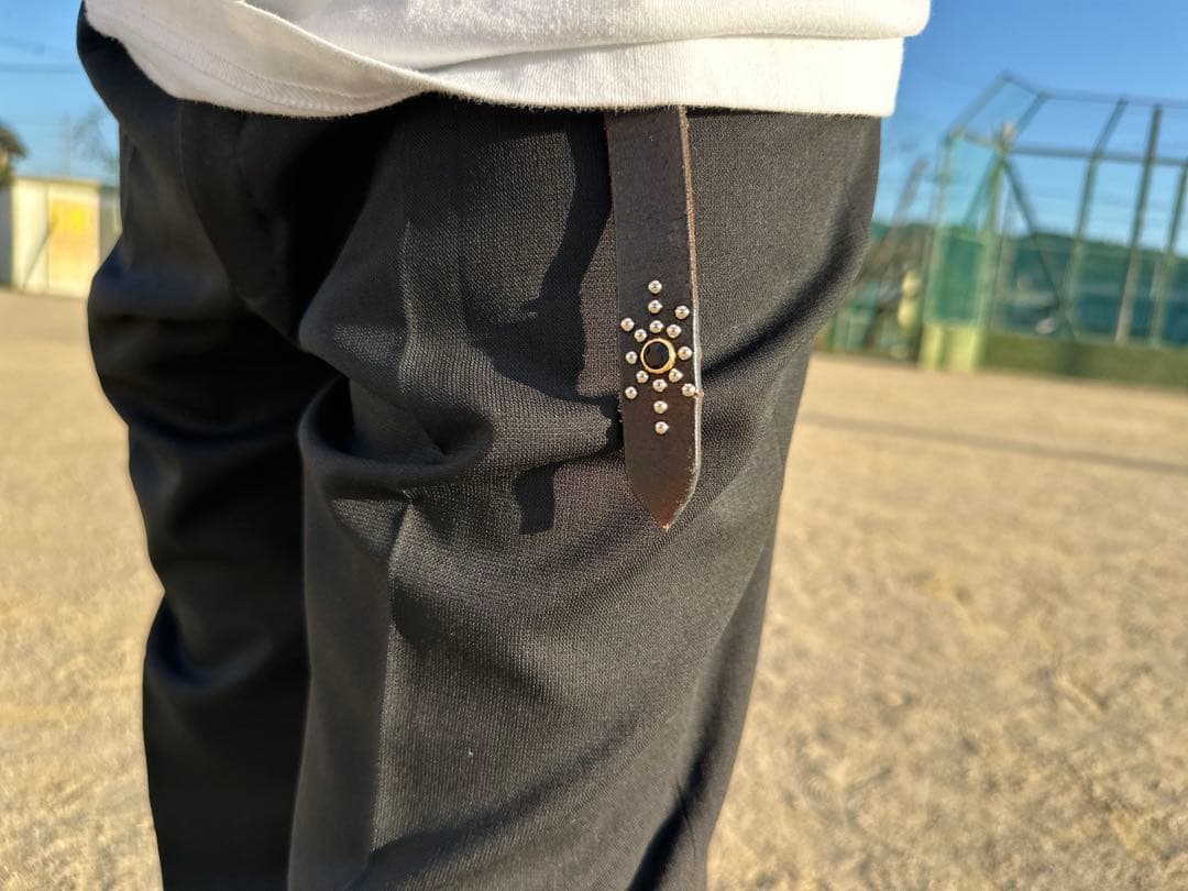 優*様 ビンテージ 茶芯レザー スタッズ ナロー ベルト ブラック