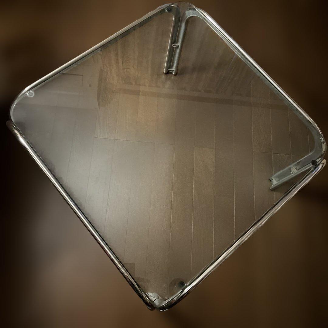 ガラス天板のミニマルサイドテーブル