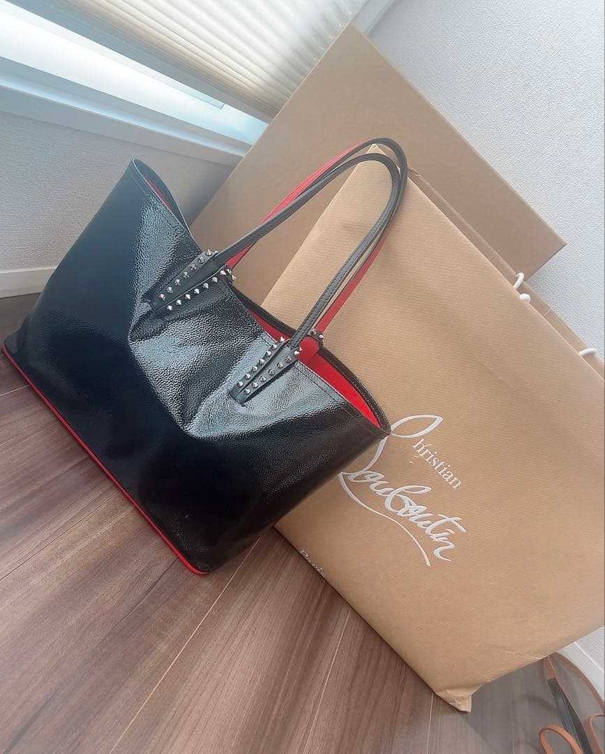 クリスチャンルブタン エナメル トートバッグ