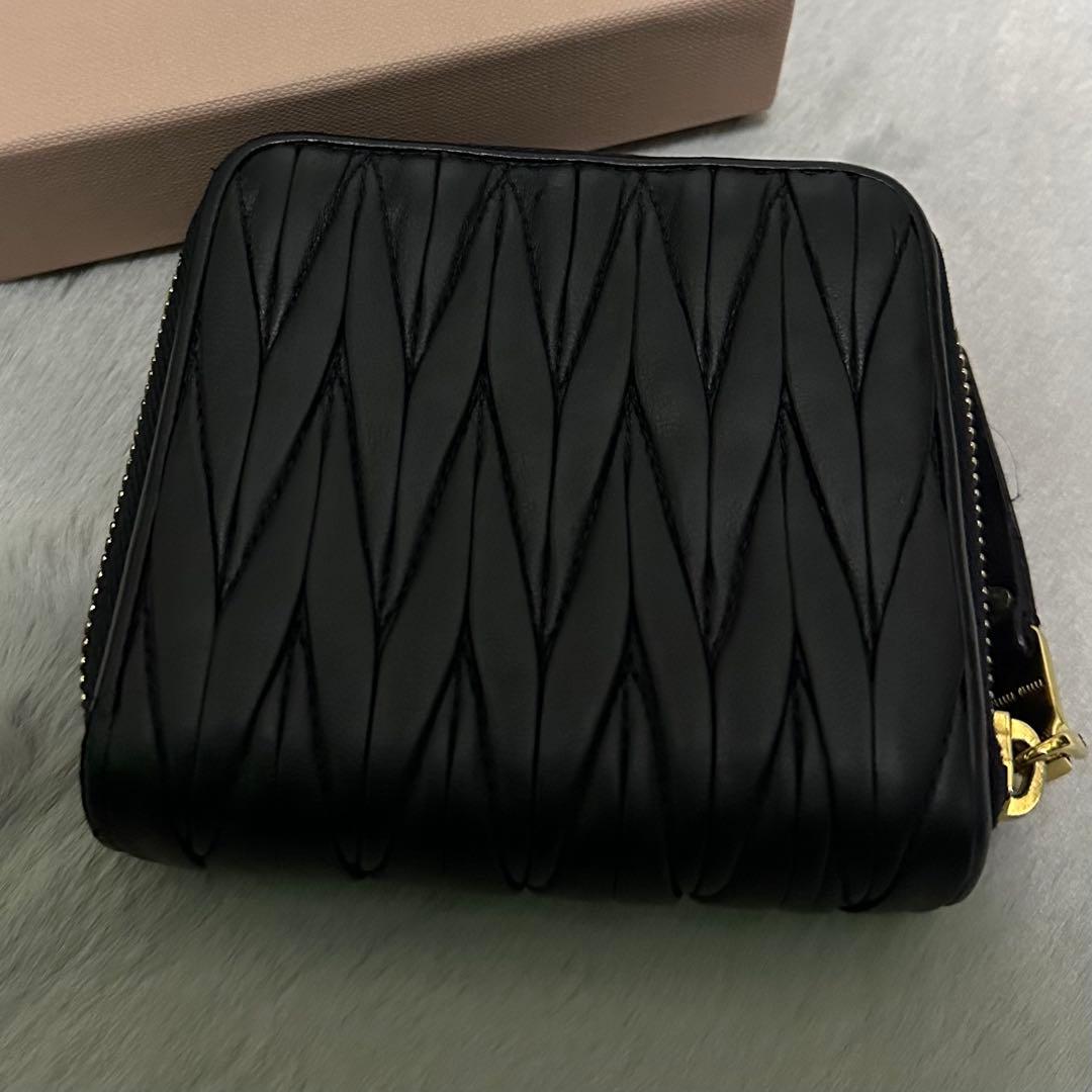 MIU MIUミュウミュウ 折り財布　マテラッセ　ラウンドファスナー