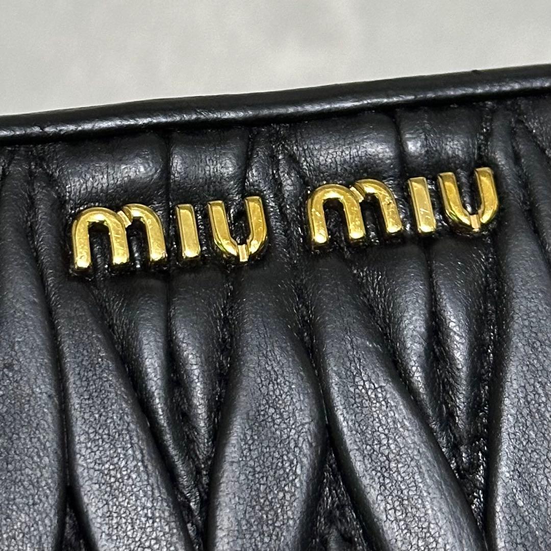 MIU MIUミュウミュウ 折り財布　マテラッセ　ラウンドファスナー