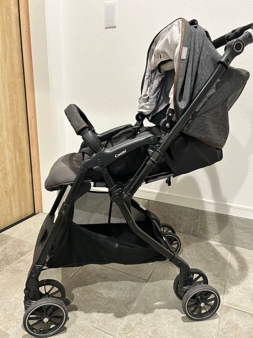 [美品]コンビ ベビーカー スゴカルα 4キャス エッグショック　トイザらス限定