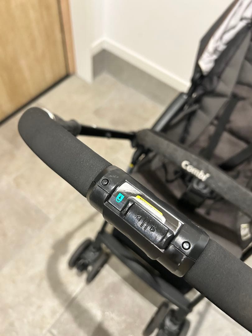 [美品]コンビ ベビーカー スゴカルα 4キャス エッグショック　トイザらス限定