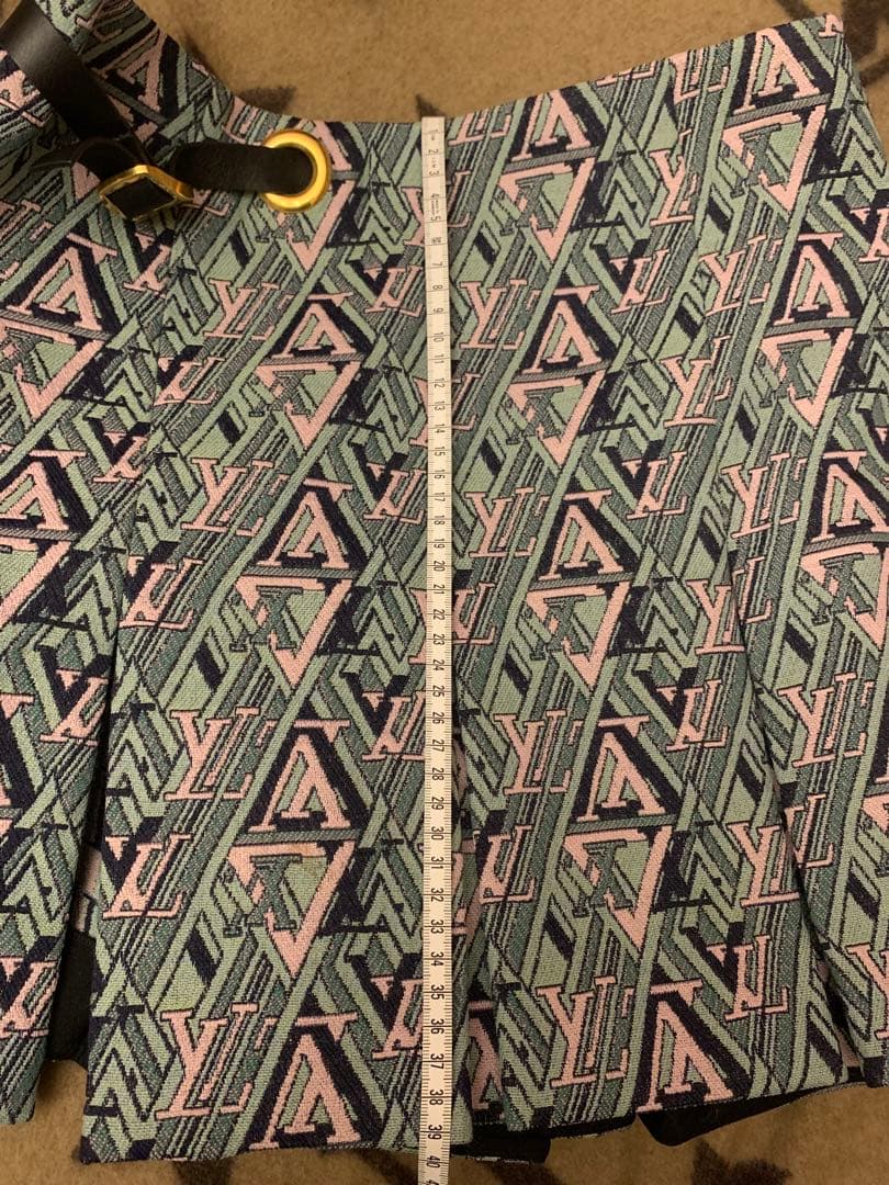 LOUIS VUITTON ルイヴィトン　スカート
