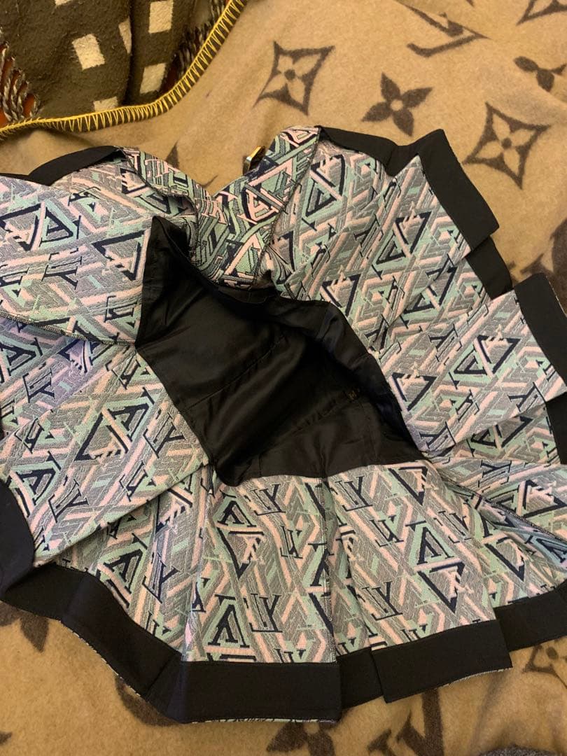 LOUIS VUITTON ルイヴィトン　スカート