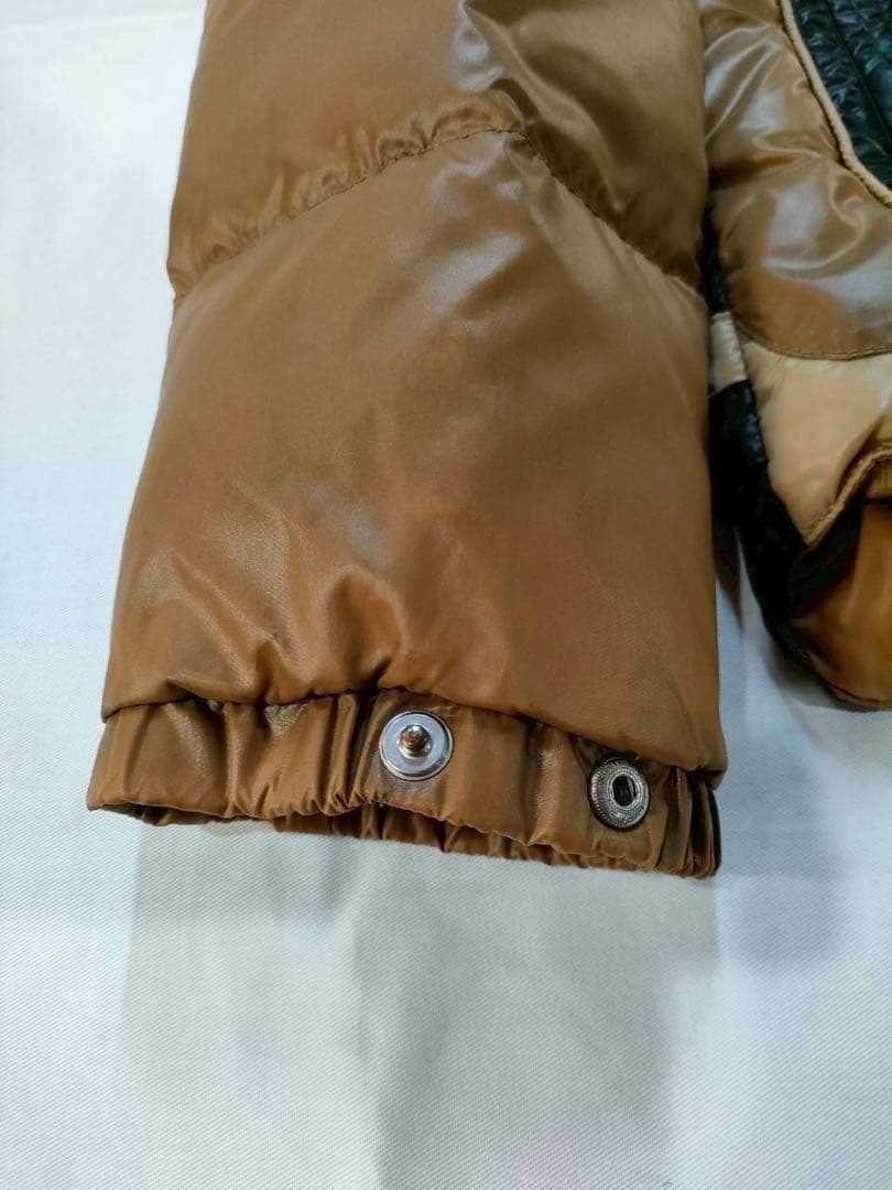 定価　１５万円　モンクレール ダウン　ブラウン系 ショート丈 正規品 レディース