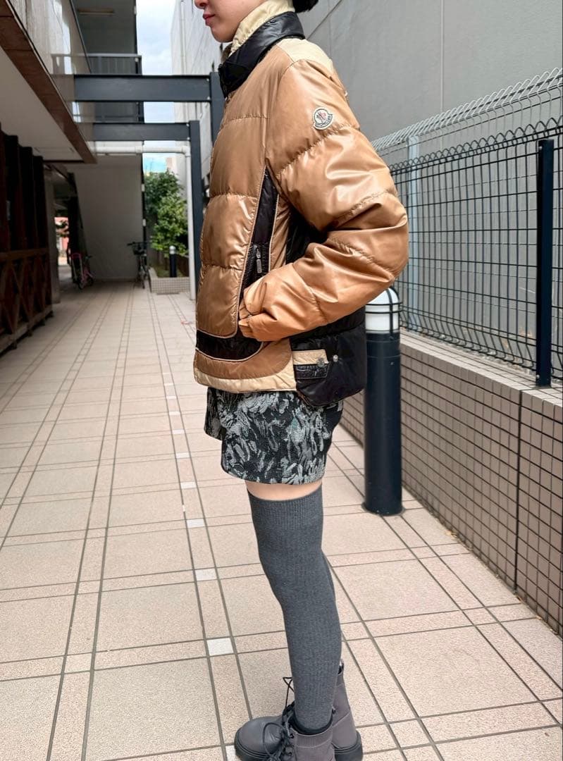 定価　１５万円　モンクレール ダウン　ブラウン系 ショート丈 正規品 レディース