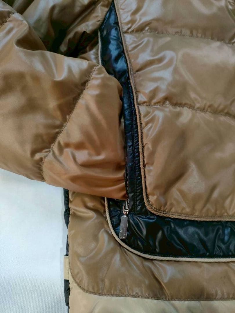 定価　１５万円　モンクレール ダウン　ブラウン系 ショート丈 正規品 レディース