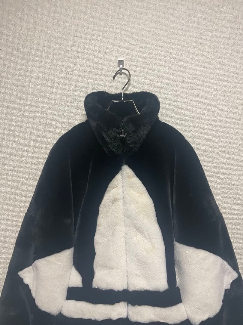★美品★ アディダスオリジナルス ファー ジャケット 黒 トレフォイル デカロゴ