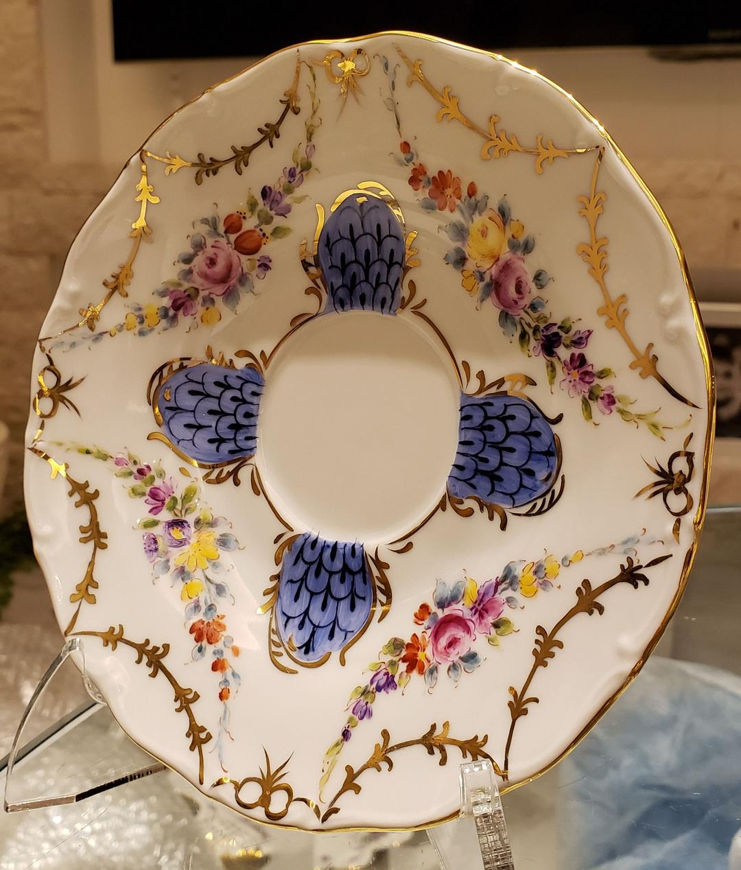 新品 ヴィクトリア スノー クラウン トリオ カップ プレート リボン ローズ